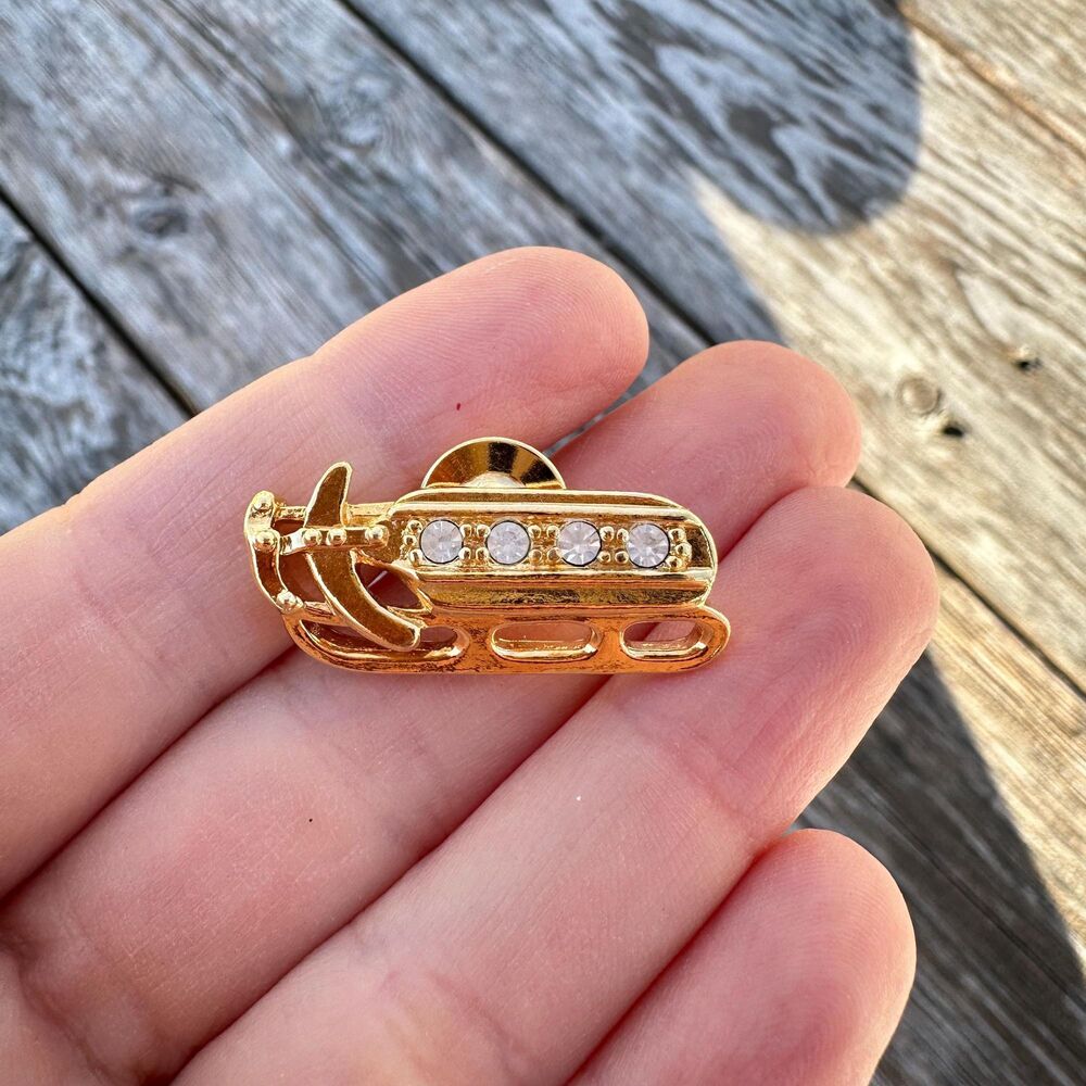 Vintage Jewely Gold Tone Toboggan   Sled Pin Brooch